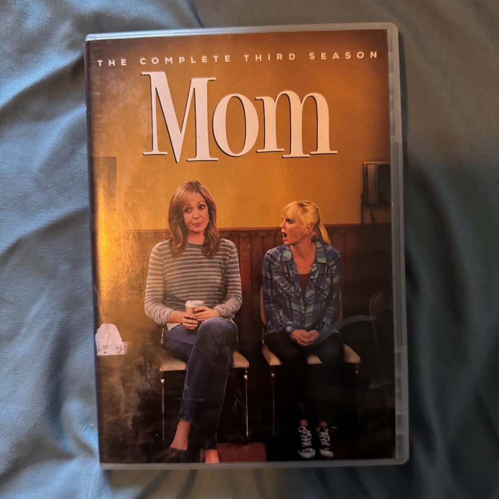 Mom: Season 3 Disc 3 [DVD] Disc Tested, Working